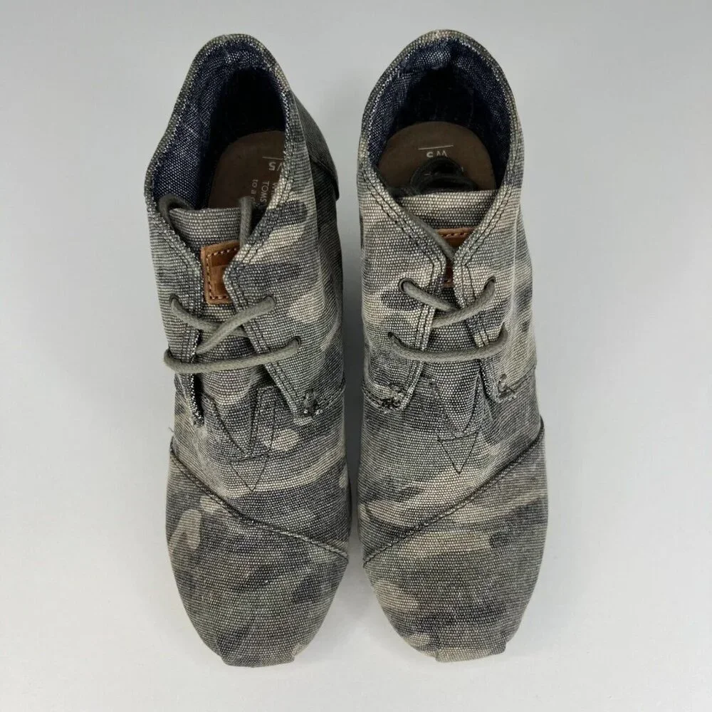 Toms Womens 380513 Camo Washed Desert Canvas Wedge Lace Up Size 5W Bootie